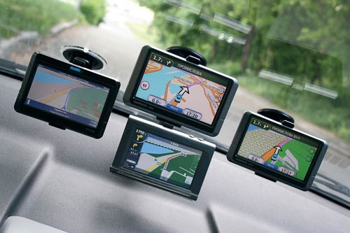 Как выбрать GPS навигатор в автомобиль